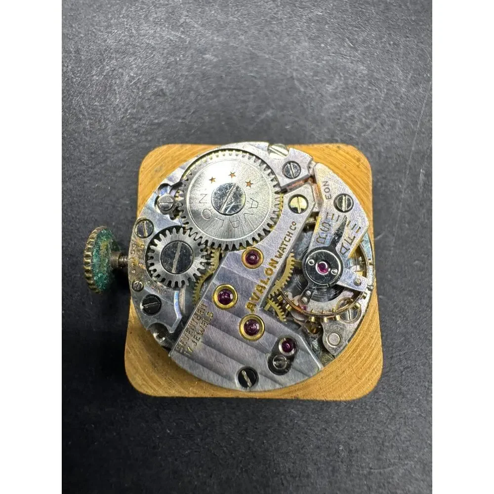 Vintage AVALON De Luxe Watch 17Jewels Movement Dial Swiss Made Switzerland